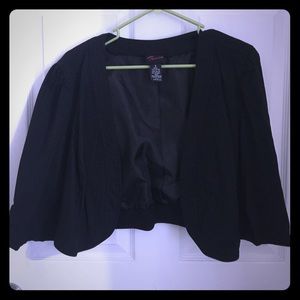 Black cropped 3/4 sleeve Bolero